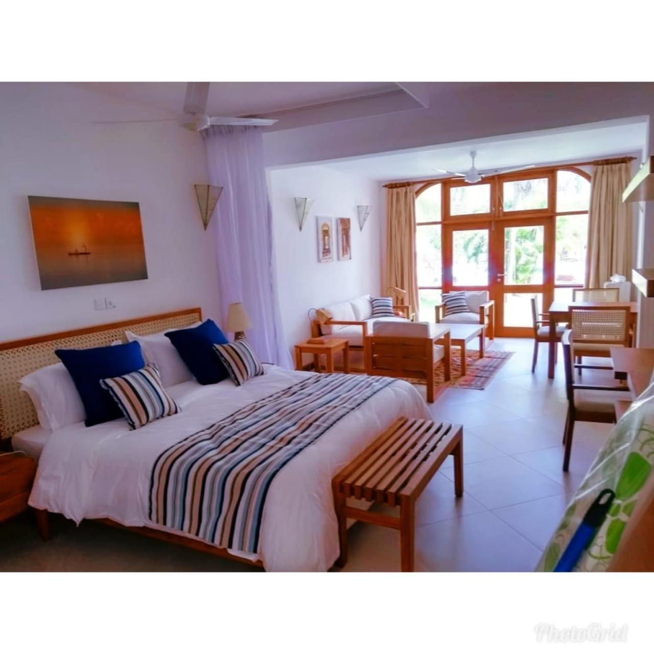 Mbili Kuwili Studio Suites Praia de Diani Exterior foto