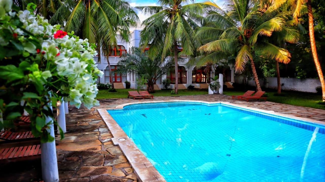 Mbili Kuwili Studio Suites Praia de Diani Exterior foto