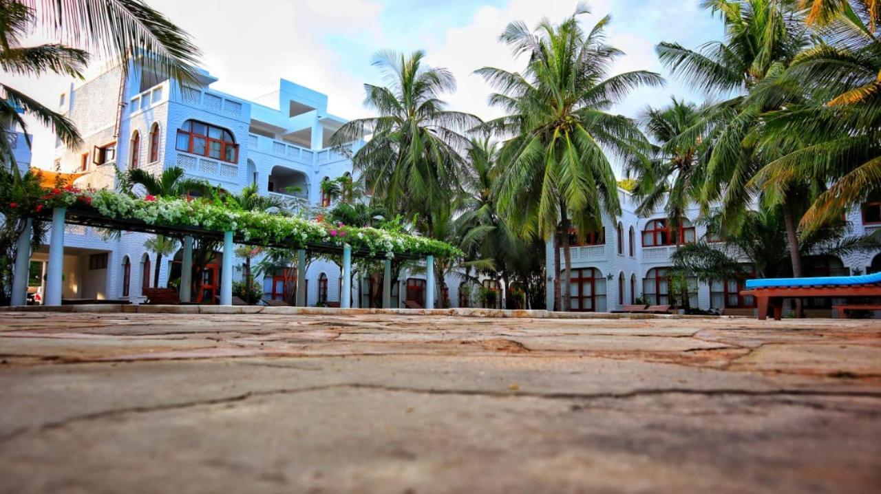 Mbili Kuwili Studio Suites Praia de Diani Exterior foto